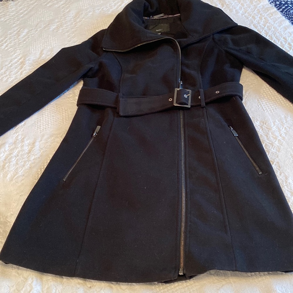 Woman’s black cloth coat size medium.
